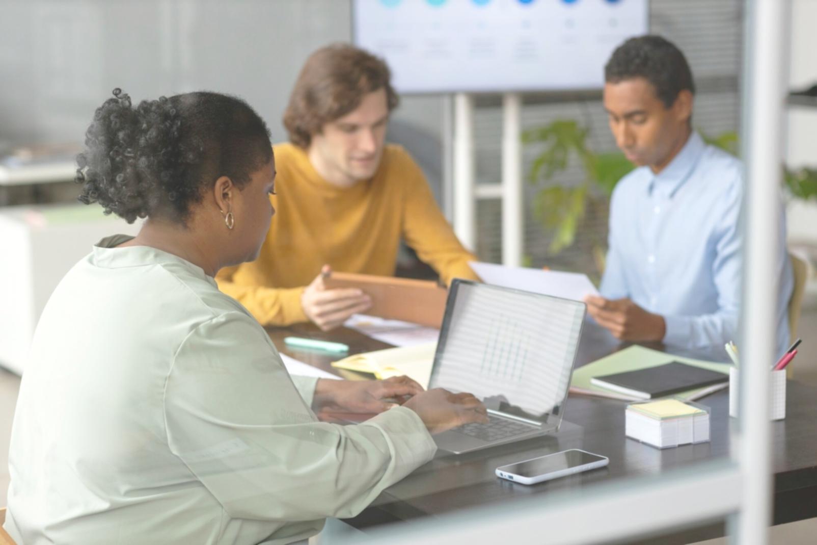 Discussion entre consultant et entrepreneur
